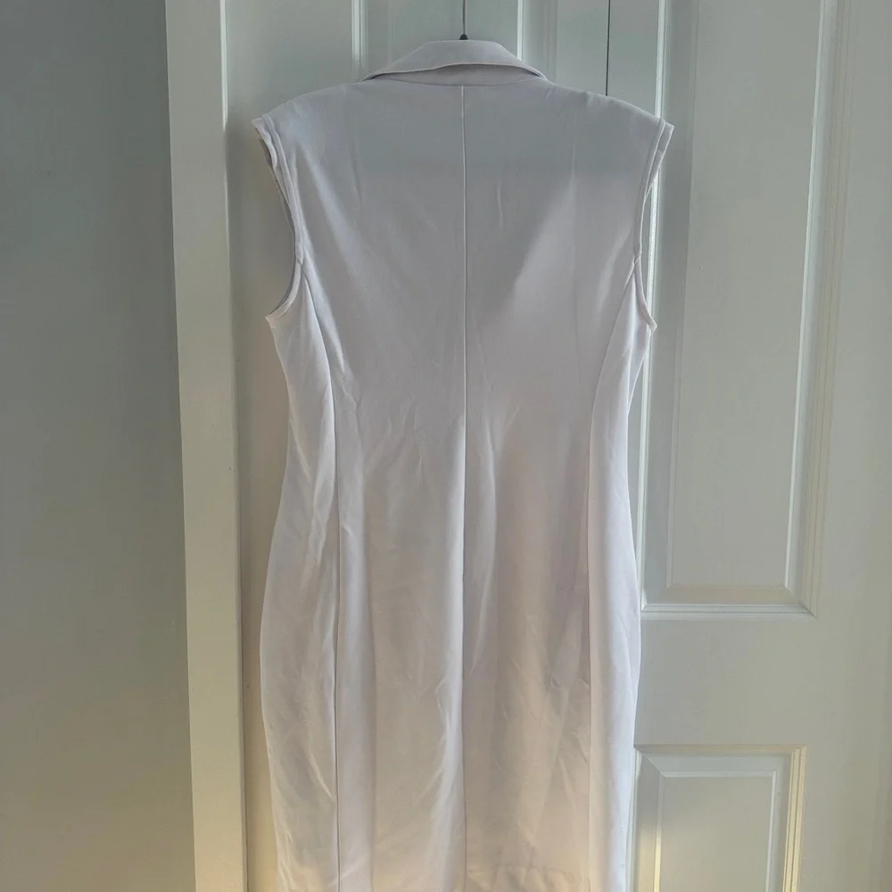Elegant White Blazer Dress - Picture 3 of 4